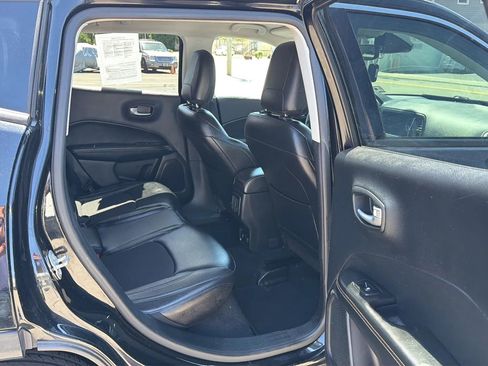 Used 2017 Jeep Compass Latitude w/ Popular Equipment Group AWD/4WD image 26