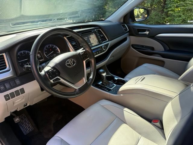 Used 2018 Toyota Highlander XLE AWD/4WD image 10
