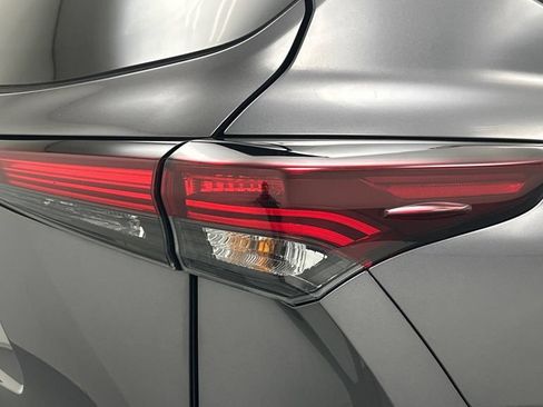 Certified 2024 Toyota Highlander XLE AWD/4WD image 24