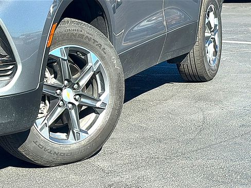 Used 2025 Chevrolet Blazer LT image 3