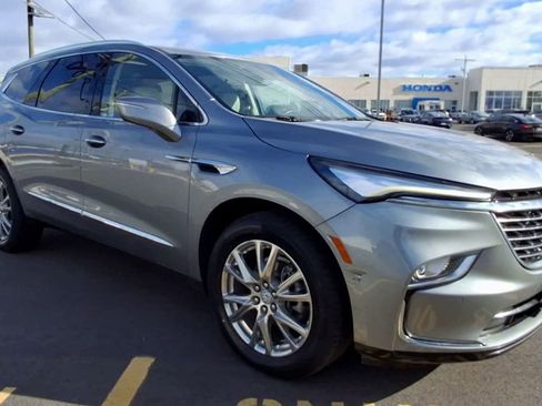 Used 2023 Buick Enclave Essence w/ Experience Buick Package image 8