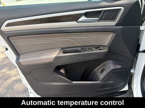 Used 2023 Volkswagen Atlas SE w/ Panoramic Sunroof Package AWD/4WD image 12