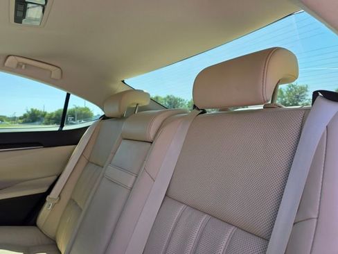 Used 2016 Lexus ES 350 w/ Luxury Package w/Wood Trim image 16