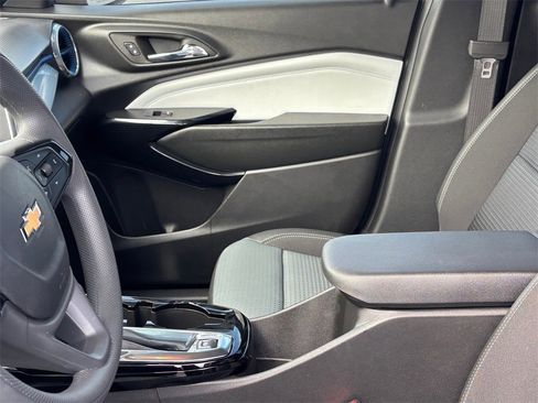 Certified 2026 Chevrolet Trax LT image 11