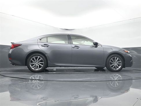Used 2016 Lexus ES 300h image 12