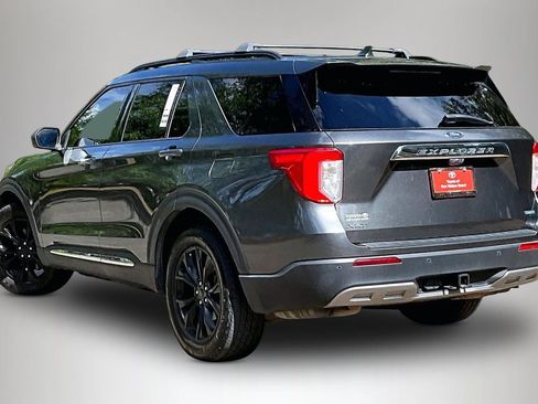 Used 2020 Ford Explorer XLT w/ Equipment Group 202A AWD/4WD image 4