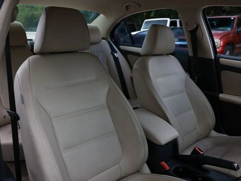 Used 2012 Volkswagen Jetta SE FWD image 23