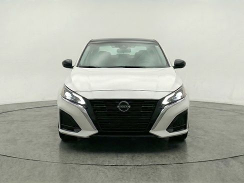 Used 2025 Nissan Altima 2.5 SV FWD image 2