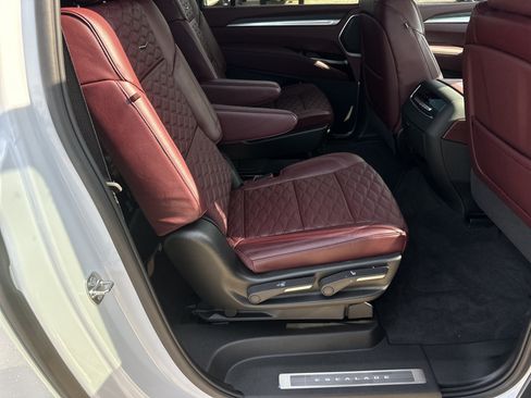 Certified 2026 Cadillac Escalade ESV Luxury w/ LPO, Radiant Package AWD/4WD image 16