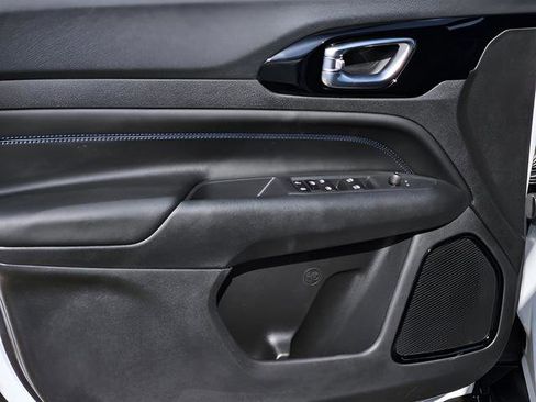 New 2025 Jeep Compass Latitude w/ Altitude Special Edition image 11