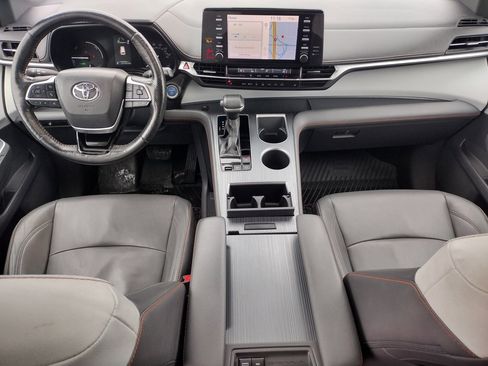 Used 2021 Toyota Sienna XSE image 6