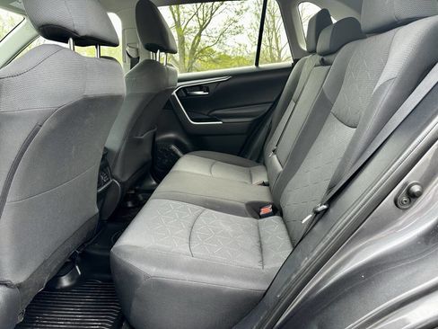 Used 2020 Toyota RAV4 XLE AWD/4WD image 33