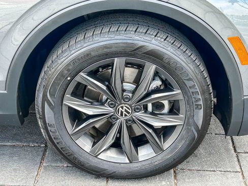 Used 2023 Volkswagen Tiguan SE FWD image 12