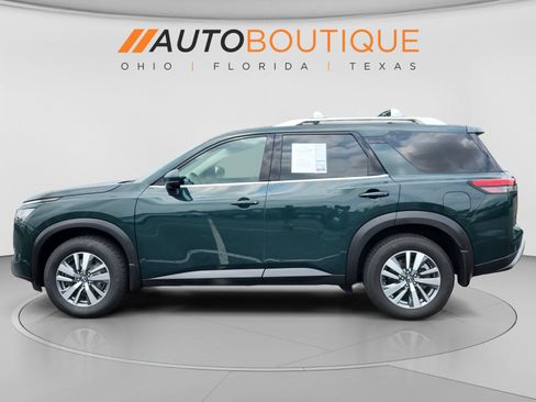 Used 2023 Nissan Pathfinder SL AWD/4WD image 2