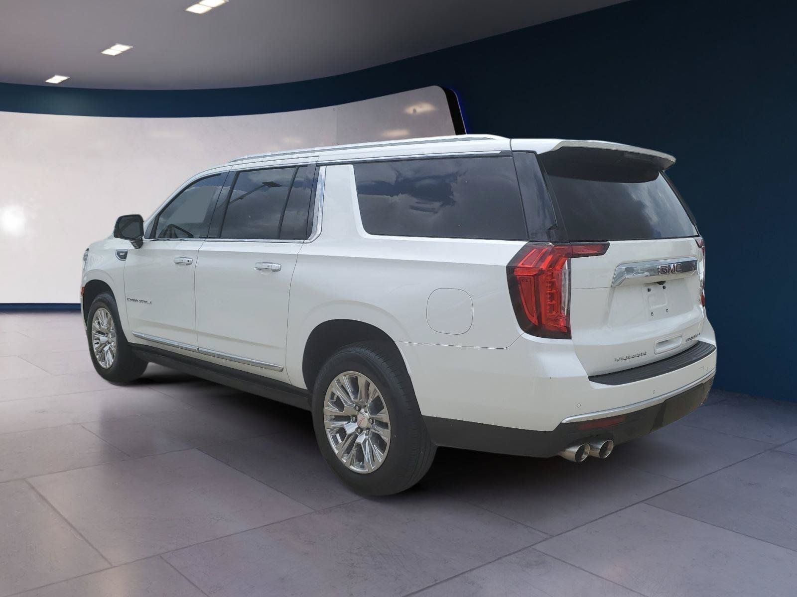 Used 2022 GMC Yukon XL Denali RWD image 3