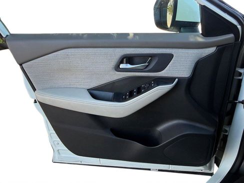 Used 2023 Nissan Rogue SV FWD image 17