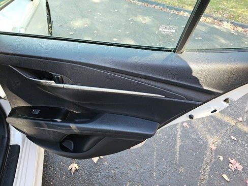 Used 2025 Toyota Camry SE image 17