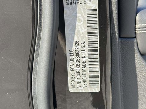 Used 2025 Jeep Grand Cherokee L Limited w/ Luxury Tech Group II image 31