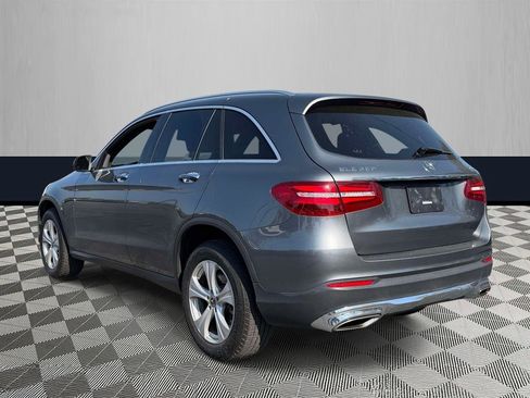 Used 2018 Mercedes-Benz GLC 300 4MATIC w/ Premium Package image 4