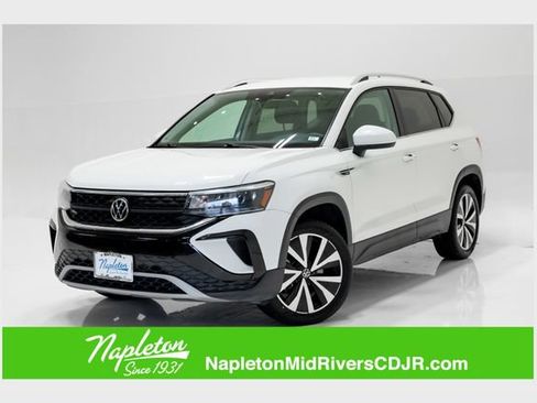 Used 2024 Volkswagen Taos SE FWD image 1