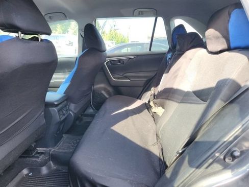 Used 2022 Toyota RAV4 LE AWD/4WD image 6