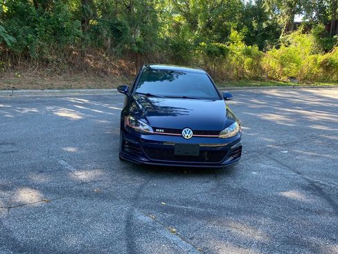 Used 2018 Volkswagen GTI SE FWD image 2