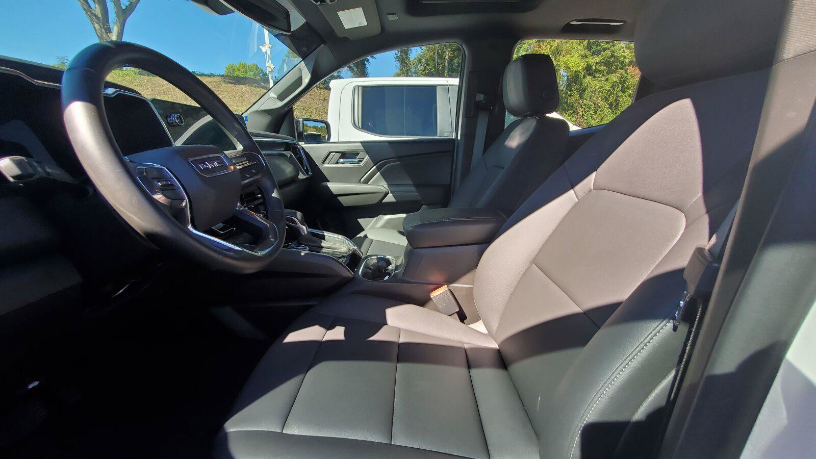 Used 2025 GMC Canyon Elevation w/ Convenience Package AWD/4WD image 3