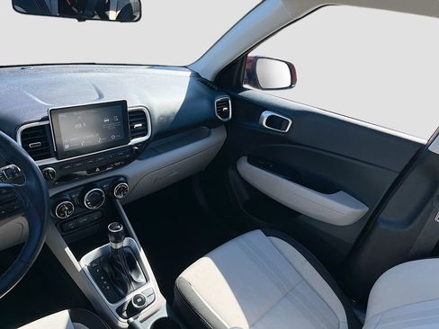 Used 2025 Hyundai Venue SEL image 23