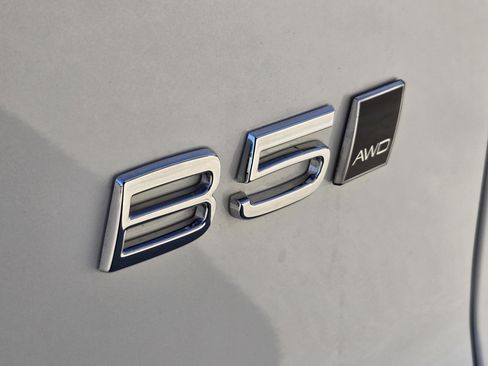 New 2025 Volvo XC40 B5 Ultra w/ Protection Package image 18