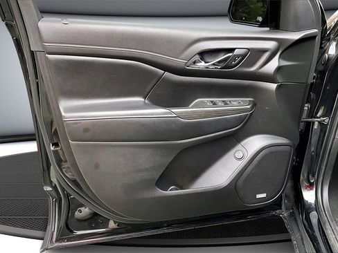 Used 2019 GMC Acadia SLT image 17