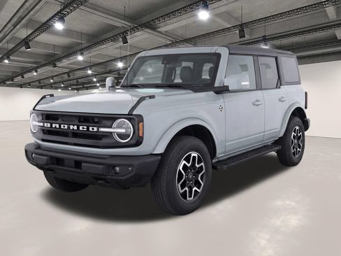 Used 2024 Ford Bronco Outer Banks AWD/4WD image 1