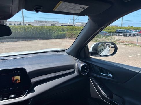 Used 2025 Chevrolet Equinox LT FWD image 30