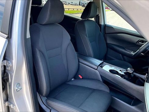 Used 2024 Nissan Rogue S FWD image 7