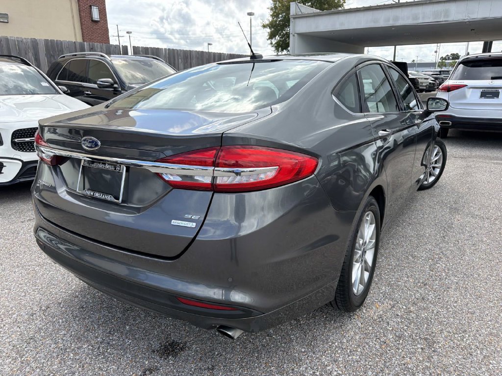 Used 2017 Ford Fusion SE w/ Fusion SE Technology Package FWD image 7