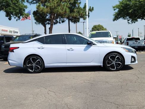 Used 2024 Nissan Altima 2.5 SR w/ SR Premium Package FWD image 2