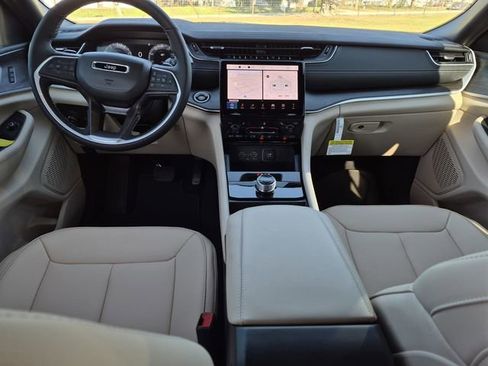 New 2025 Jeep Grand Cherokee Limited image 18