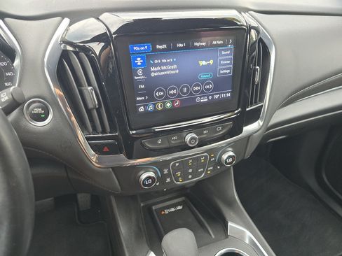 Used 2023 Chevrolet Traverse LT FWD image 37