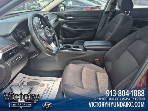Used 2025 Nissan Altima 2.5 SV FWD image 9