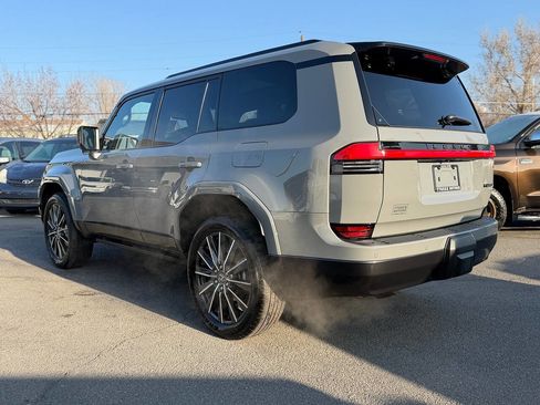 Used 2025 Lexus GX 550 image 16