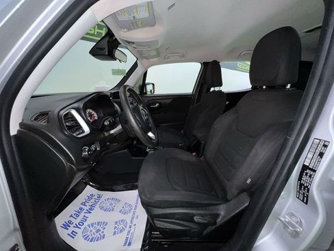 Used 2019 Jeep Renegade Latitude FWD image 17