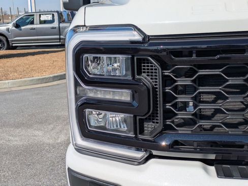 New 2026 Ford F250 Lariat w/ Black Appearance Package image 9