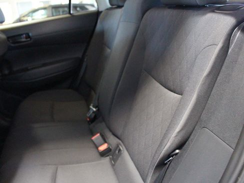 Used 2025 Toyota Corolla Cross LE image 32