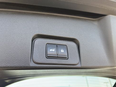 Used 2025 Nissan Rogue SV AWD/4WD image 6