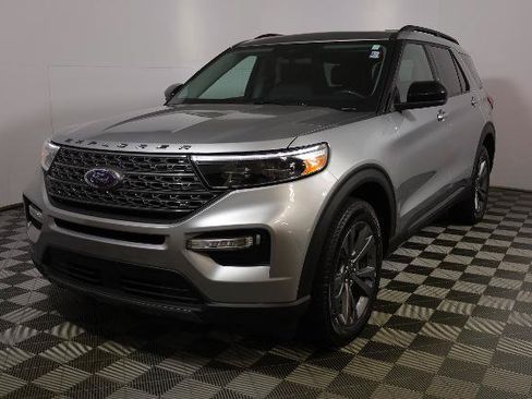 Certified 2023 Ford Explorer XLT w/ Equipment Group 202A AWD/4WD image 3