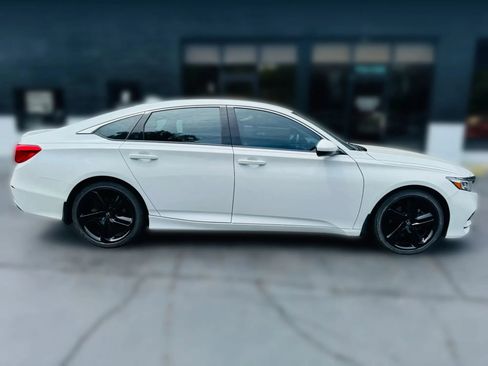 Used 2018 Honda Accord Sport image 6