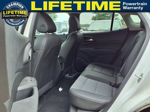 Used 2024 Chevrolet Trax LT w/ Driver Confidence Package FWD image 10