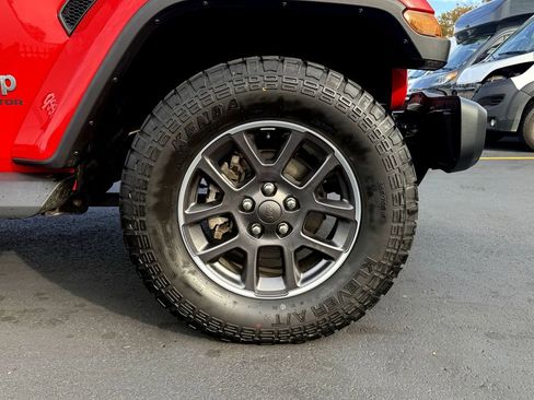 Used 2021 Jeep Gladiator Overland image 9