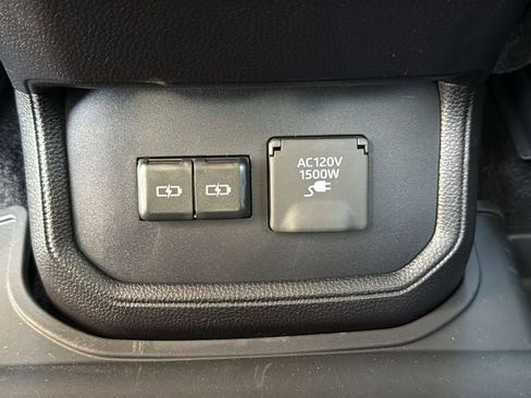 New 2025 Toyota Highlander Platinum image 18