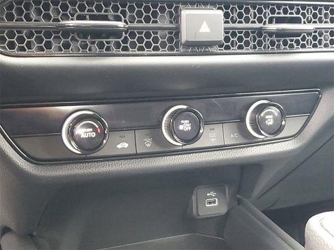 Certified 2025 Honda HR-V LX image 27