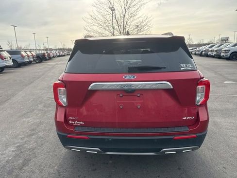 Used 2021 Ford Explorer XLT w/ Equipment Group 202A image 5